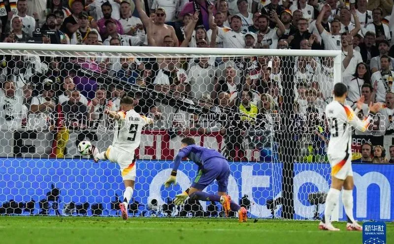 头号玩家游戏平台每日互动足球运动员涉嫌性侵14岁女孩引发舆论关注